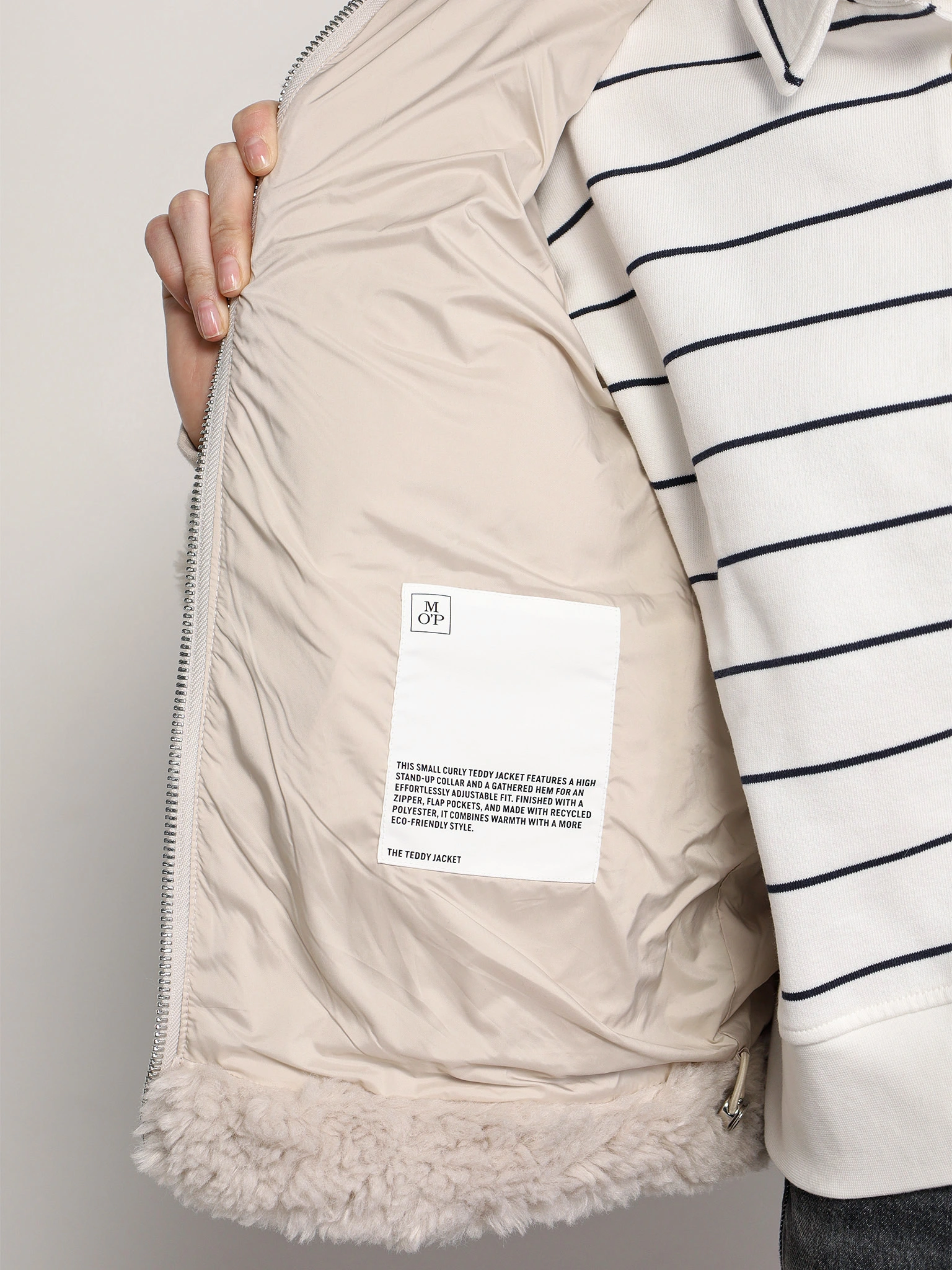 Куртка укороченная светло-серого цвета